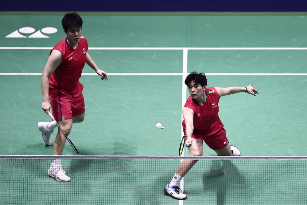 充满悬念的 充满悬念的