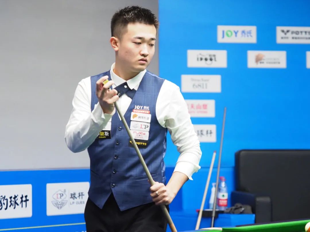 背景的梅赛 背景的梅赛